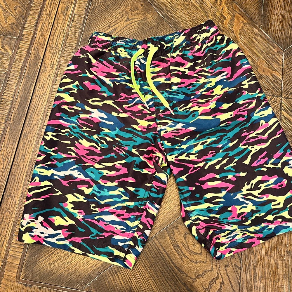 Boys Under Armour Size Large Swim Trunks